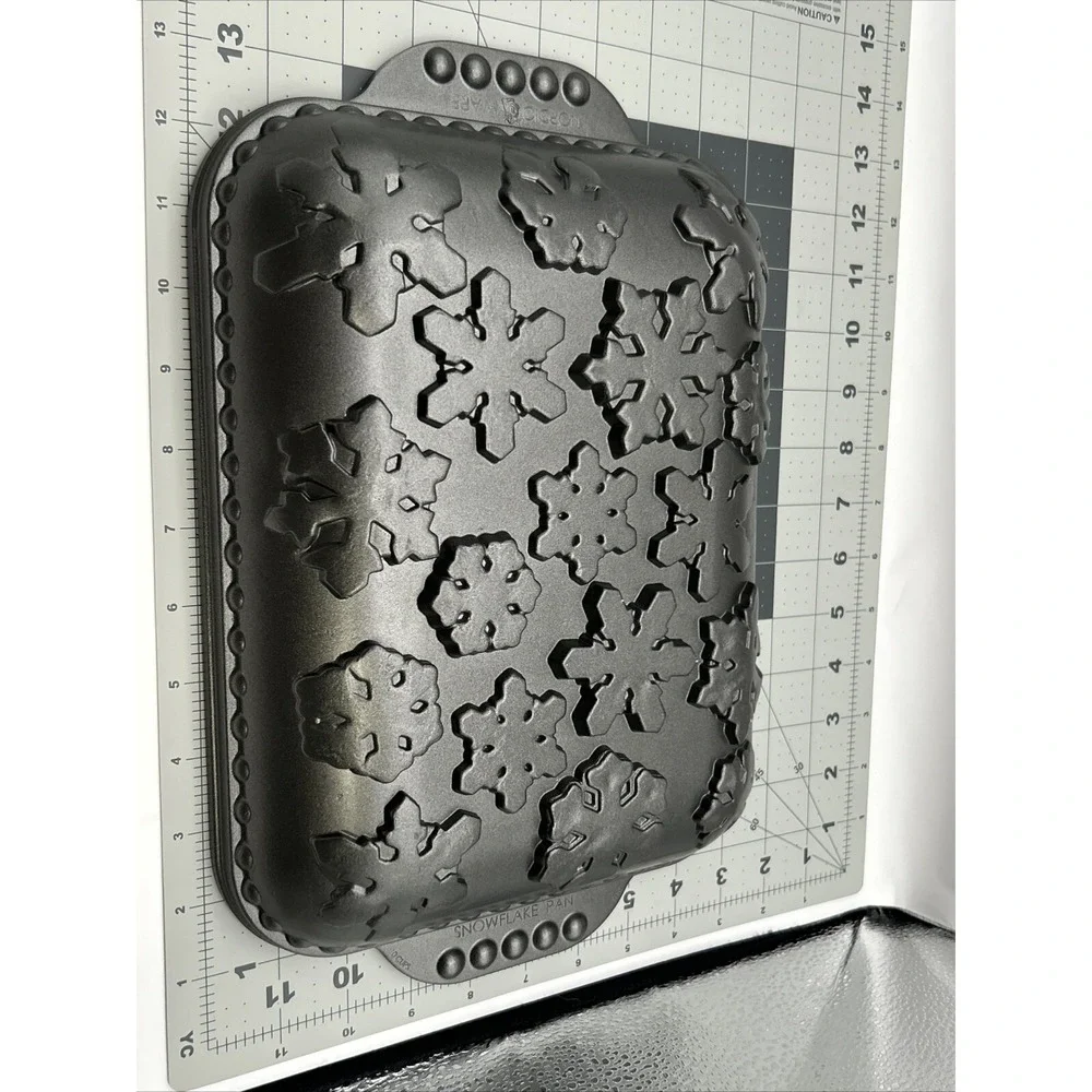 Nordic‎ Ware Snowflake Cake Pan 10 Cup Heavy Cast Aluminum USA 54848 11